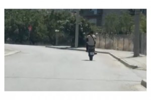 Trafikte akrobatik hareketler yapan motosikletliye 4 bin 153 lira ceza kesildi