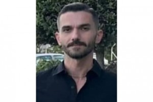 Aydınlatma direğine çarpan motosikletteki iki arkadaş hayatını kaybetti