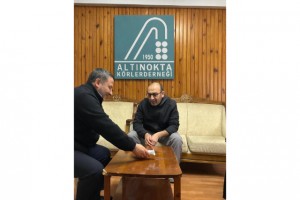 Görme engelli bireyler bu kursta hem sosyalleşiyor hem de günlük hayatlarını kolaylaştırıyor