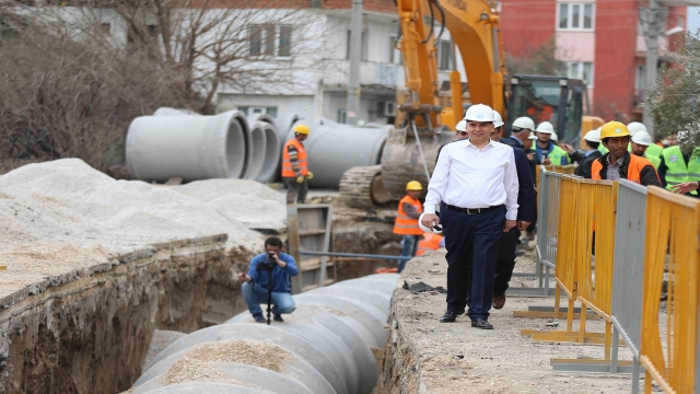 Büyükşehir'den 5 mahalleye 309 kilometre alt yapı hattı