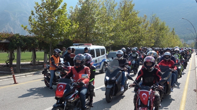 Denizli’de 500 motosikletli ‘Büyük Ege Cumhuriyet Korteji’ oluşturdu