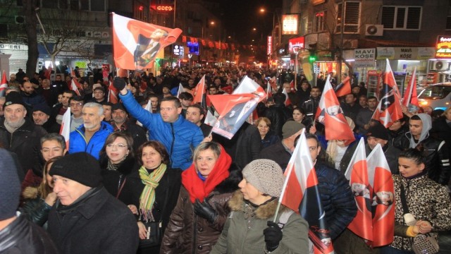 Edremit’te “Bayrağa Saygı Yürüyüşü”