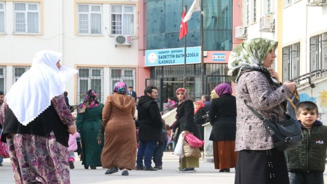 Öğretmenin öğrencilere şiddet uyguladığı anlar kamerada