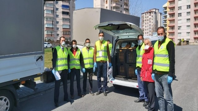 Ekmek isteyen de var çocuk bezi isteyen de