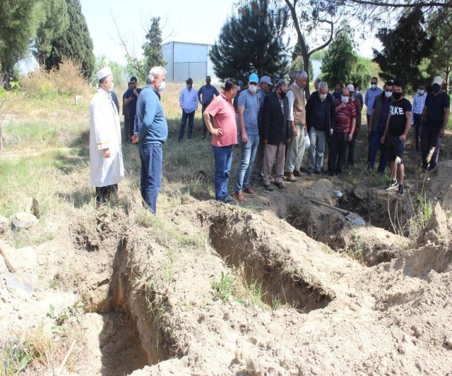 Mera kavgasında öldürülen anne, baba ve iki oğlu yan yana defnedildi