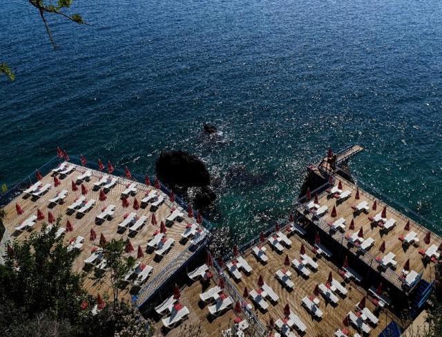 Antalya’nın falez plajları Pazartesi açılıyor