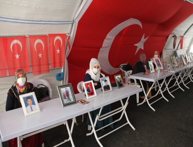 HDP önündeki ailelerin evlat nöbeti 277’nci gününde