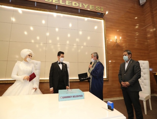 Şahinbey Belediyesinde nikahlarını kıydıran çiftler mutluluklarını online paylaşacak