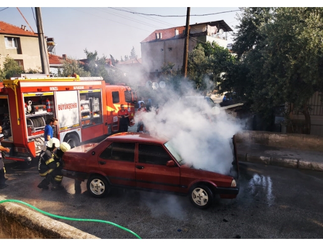 Denizli’de otomobil yangını