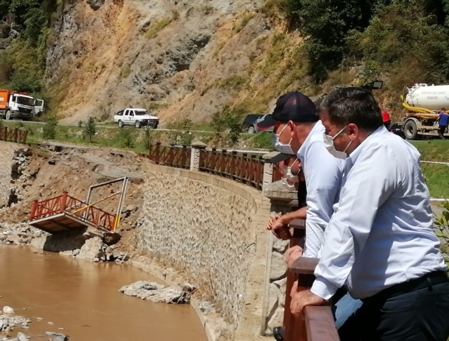 İçişleri Bakanı Süleyman Soylu sel bölgesindeki incelemelerini sürdürüyor