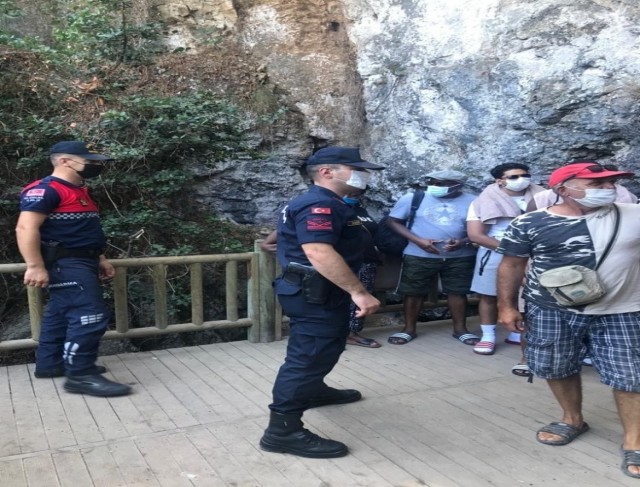 Jandarmadan Zeus Mağarasında korana virüs denetimi