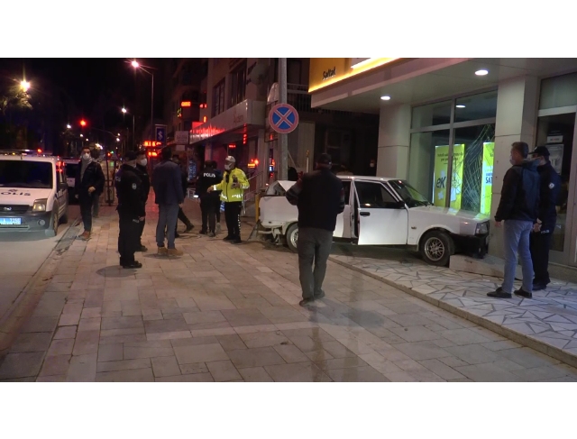 Sokağa çıkma kısıtlamasında polisin “dur” ihtarına uymadı, kaçarken bankaya daldı