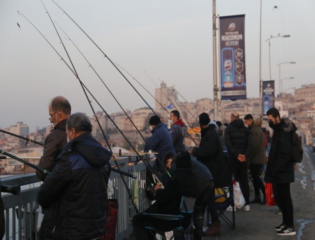 Tüm uyarılara rağmen koronaya olta attılar