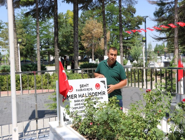 Ömer Halisdemir’in mezarı ziyaretçi akınına uğruyor