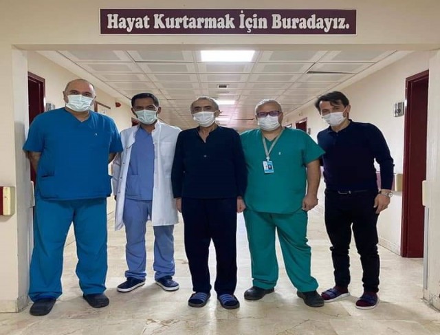 Mideden yapılan yemek borusuyla sağlığına kavuştu