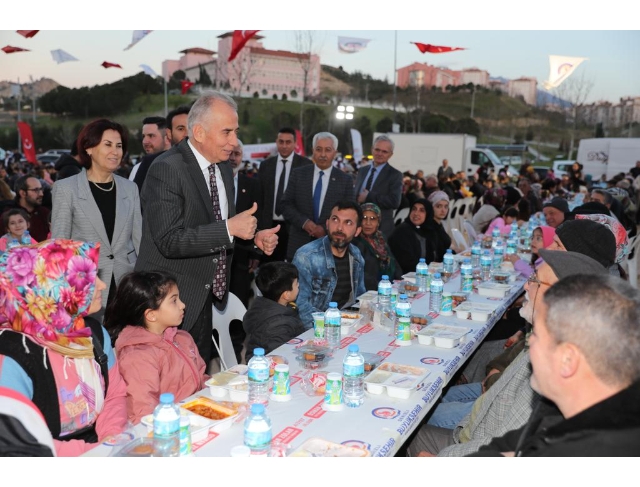 Denizlililer, Büyükşehir’in gönül sofrasında buluşuyor
