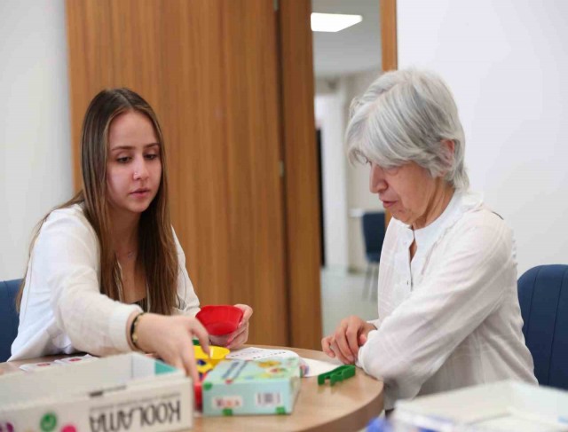 Alzheimer Yaşam Merkezi hem hastalara hem ailelere kolaylık sağlıyor