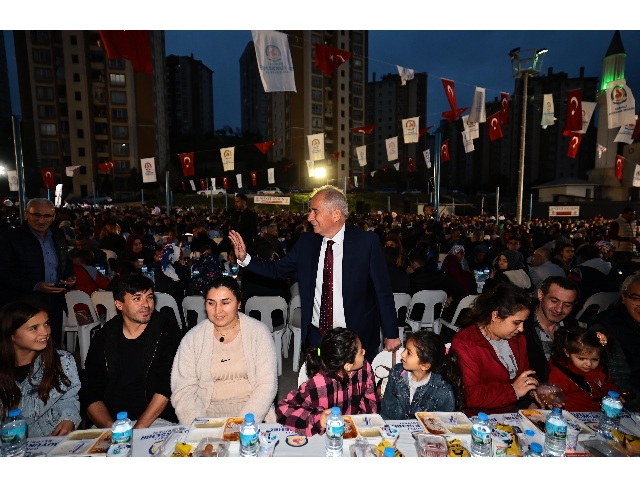 Büyükşehir’in gönül sofrası binlerce vatandaşı ağırlıyor