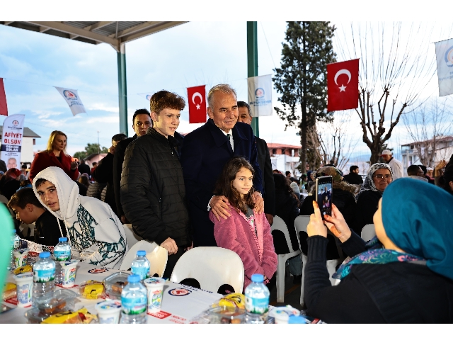 Büyükşehir’in gönül sofrası Yeni Mahalle’de kuruldu