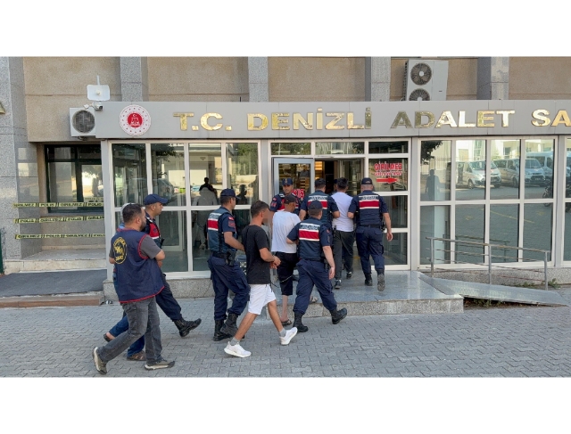 Komşunun traktörünü çalıp 60 bine sattılar