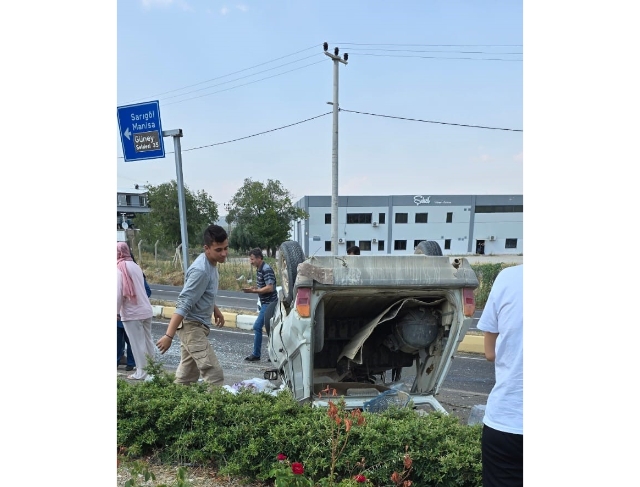 Kontrolsüz kavşakta iki otomobil çarpıştı; 1 yaralı