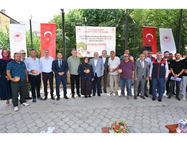 Ayva üretiminde kalıntısız tarım için üreticilere tuzak dağıtıldı