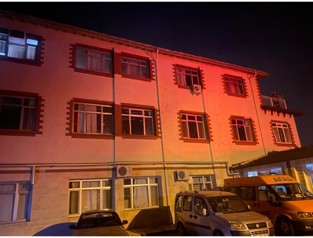 Alevlerin yaklaştığı Buldan'da hastane tahliye edildi