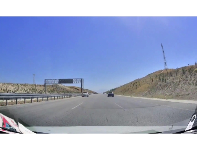 Denizli-Aydın otoyolunda ters yönü kullanan sürücü trafikteki insanların canını hiçe saydı