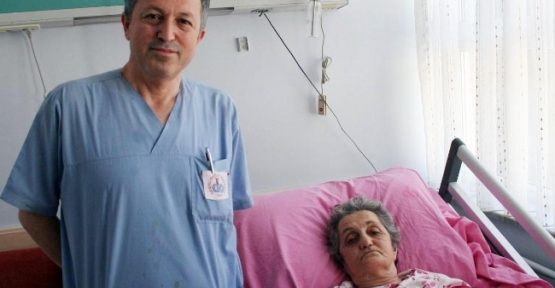 70 Yaşındaki Kadının Karnından 7 Kilogram Kitle Çıkarıldı 
