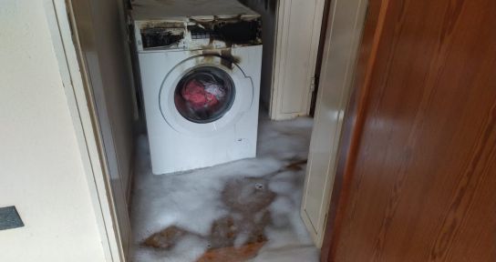Alev alan çamaşır makinesi paniğe neden oldu