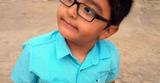 Aniden yola çıkınca arabanın çarptığı çocuk ağır yaralandı