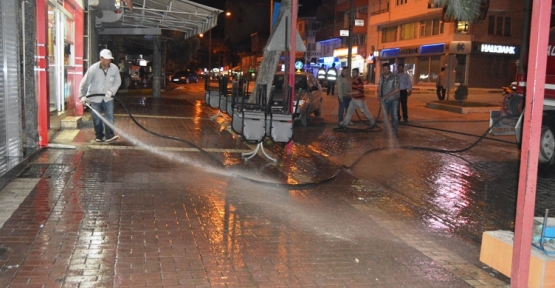 BELEDİYE GECE DEMEDEN GÜNDÜZ DEMEDEN ÇALIŞIYOR