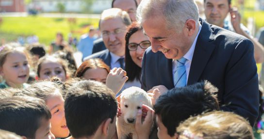 Büyükşehir, çocuklara hayvan sevgisi aşılıyor