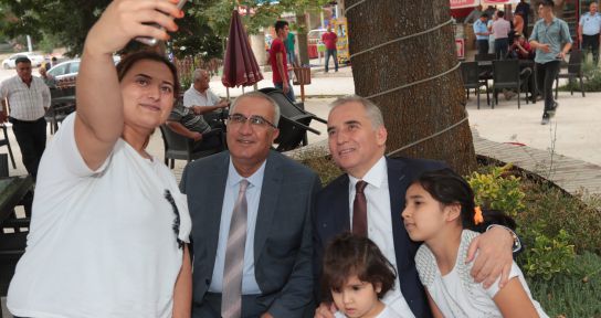 Büyükşehir ile birlikte Çameli ilçesinde kadim sorunların çözüldüğüne dikkati çeken Denizli Büyükşehir Belediye Başkanı Osman Zolan, "Çamelimizde hizmet destanları yazmaya devam edeceğiz" dedi.