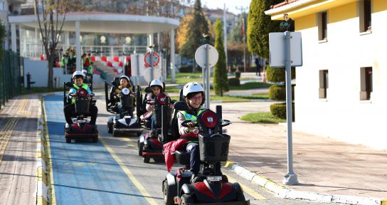 BÜYÜKŞEHİR'DEN 21.500 ATEŞ BÖCEĞİNE TRAFİK EĞİTİMİ