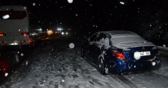 Denizli-Antalya karayolunda kar ulaşımı olumsuz etkiledi