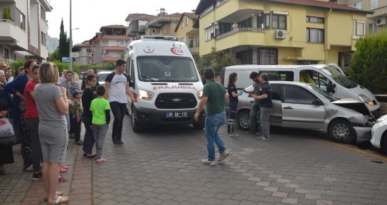 Denizli'de mahalleliyi ayağı kaldıran trafik kazası