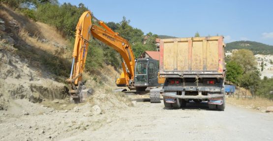 ESKİKÖY MAHALLESİNDE YOLLAR GENİŞLETİYOR