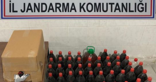 Jandarma 104 litre kaçak şarap yakaladı
