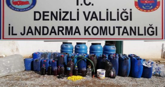 Jandarma baskın yaptığı evde bin 100 litre kaçak şarap yakaladı