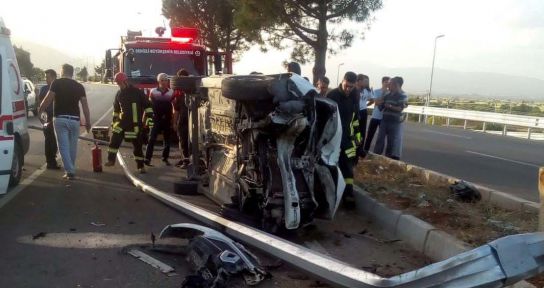 Takla atan otomobil sürücüsü araç içinde sıkıştı