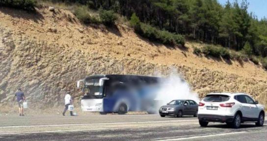 Test sürüşü yapılan boş yolcu otobüsünün motoru yandı