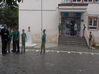 Sürekli öğretmen değişince, velilerden ilginç protesto