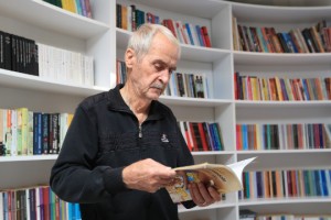 79 yaşındaki adam 11 ayda 72 kitap okudu