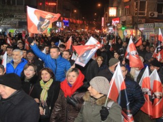 Edremit’te “Bayrağa Saygı Yürüyüşü”