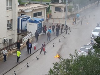 Valilik önünde kendini yaktı