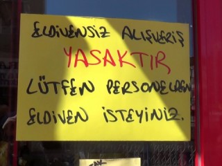 Bu manavda eldivensiz alışveriş yasak