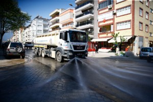 Emek ve İnönü Caddesi yıkanıp dezenfekte edildi