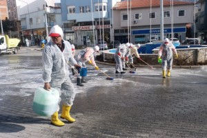 Tavas'da cadde ve sokaklar köpüklü su ile yıkandı