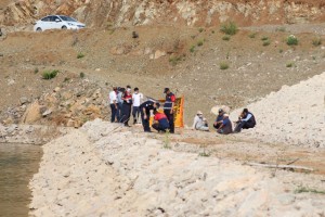 Gölette boğulan dayı ve yeğeninin cansız bedenlerine ulaşıldı